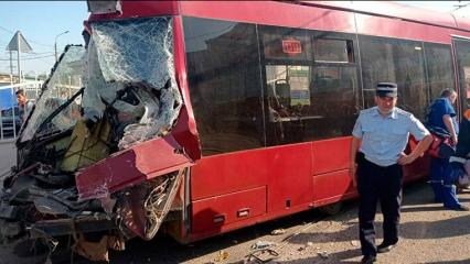 В столице Татарстана при столкновении трамваев пострадали кондукторы и вагоновожатые