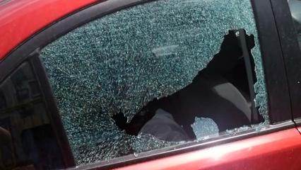 Камень от газонокосилки разбил стекло машины жительницы Нижнекамска