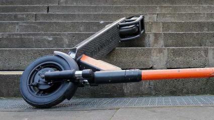 В Татарстане девушка на электросамокате сбила годовалого ребёнка и скрылась с места - НТР 24