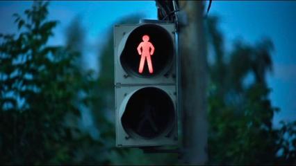 Жители Нижнекамска просят увеличить время работы «зелёного света» светофора для пешеходов