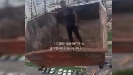 В Казани мужчину подняли в контейнере на высоту 18 этажа