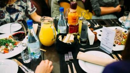 Власти Татарстана разрешили общепиту с привитыми сотрудниками работать после полуночи - НТР 24