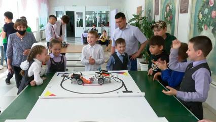 В Нижнекамске школьники показали роботов с искусственным интеллектом