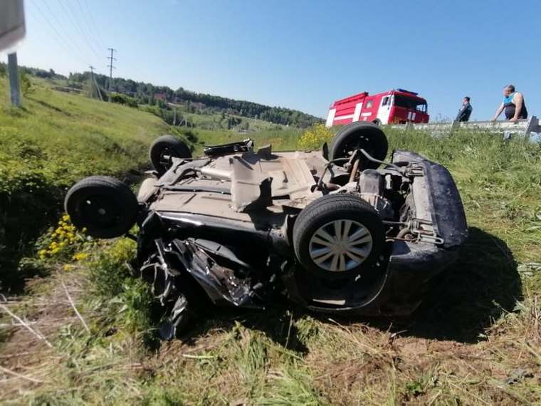 На трассе в Татарстане насмерть разбились водитель-школьник без прав и две его молодые пассажирки