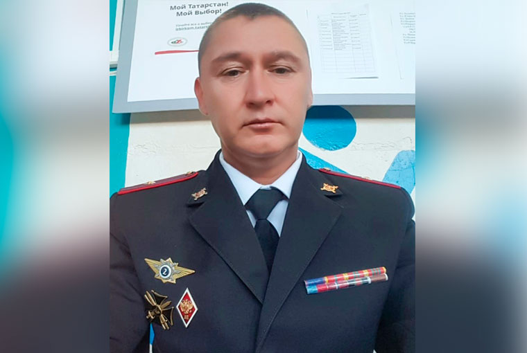 В Татарстане полицейский спас двух девочек, тонувших в пруду