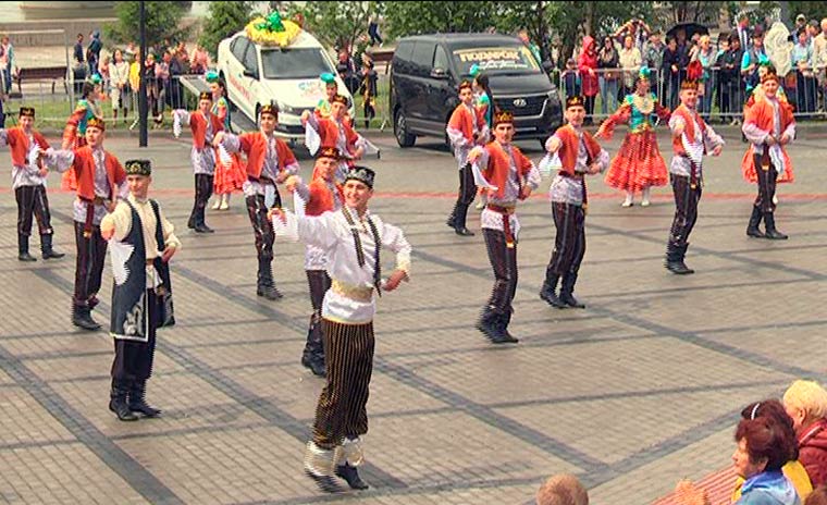 Рустам Минниханов поздравил татарстанцев с праздником Сабантуй