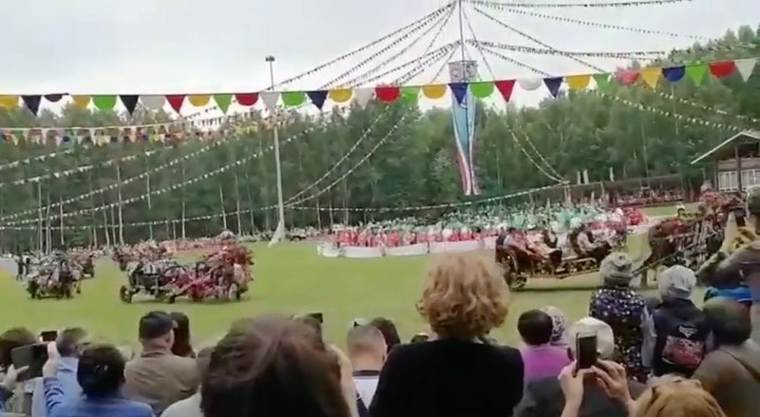 В Татарстане на Сабантуе лошадь с повозкой въехала в толпу — пострадал подросток