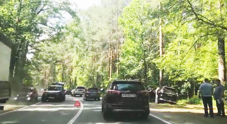 На дороге Нижнекамск – Ильинка столкнулись автомобили, образовалась пробка