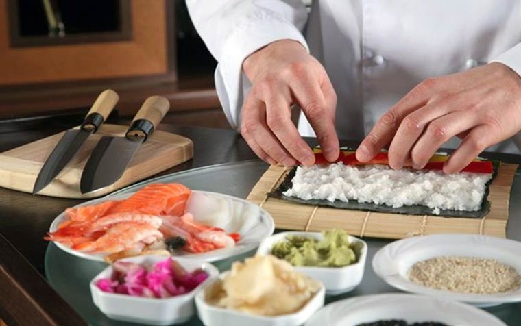 Приготовить суши или заказать доставку: что лучше