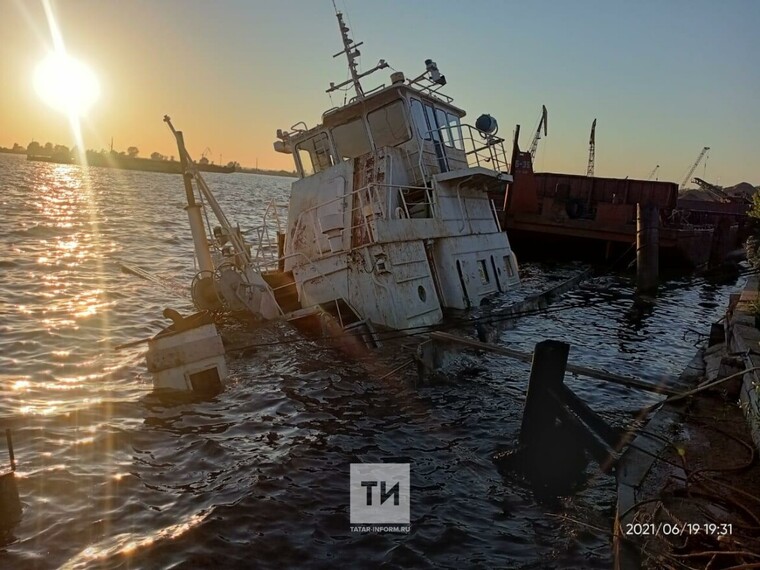 В Татарстане затонуло судно, Волга загрязнена топливом