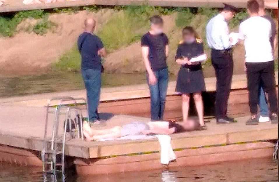 «Отдых продолжается»: люди накрыли тело утонувшего пакетом и продолжили загорать и купаться