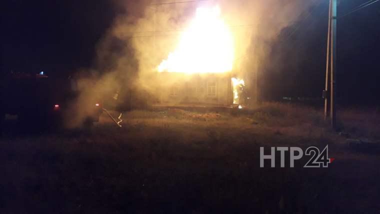 В Нижнекамском районе очевидцы спасли двух людей из горящего дома