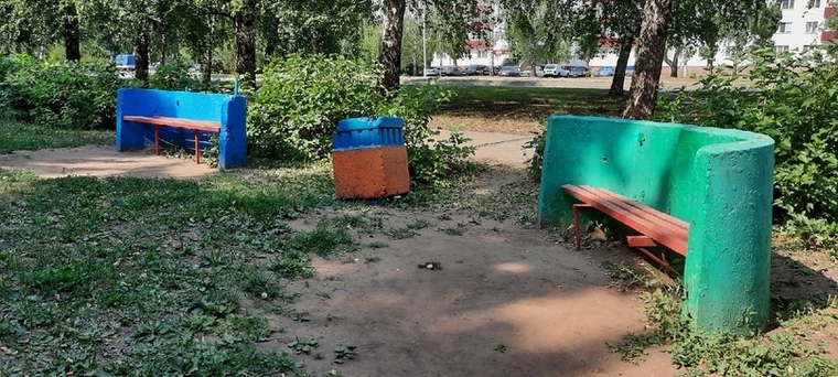 «Совершенно негде играть детям»: житель Нижнекамска рассказал о состоянии детской площадки