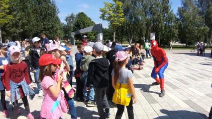 Нижнекамский ТЮЗ устроил праздник для детей - НТР 24