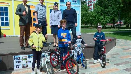 В Нижнекамске детям из нуждающихся семей подарили велосипеды - НТР 24