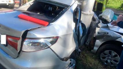 Стало известно о состоянии водителя КИА, врезавшегося в столб на выезде из Нижнекамска - НТР 24