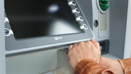 В Челнах мужчина оставил в банкомате почти 700 тыс. рублей