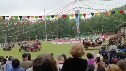 В Татарстане на Сабантуе лошадь с повозкой въехала в толпу — пострадал подросток