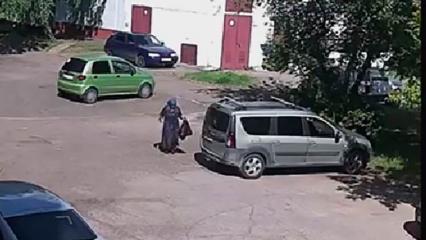 В Нижнекамске разыскивается женщина укравшая недешевый телефон - НТР 24