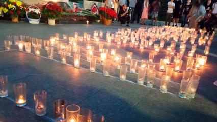 Жители Нижнекамска собрались у Монумента Победы на акцию «Свеча памяти» - НТР 24