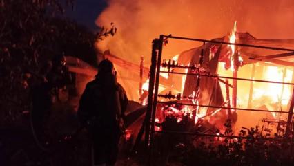 В Челнах при пожаре в дачном домике погибли отец с 12-летней дочерью