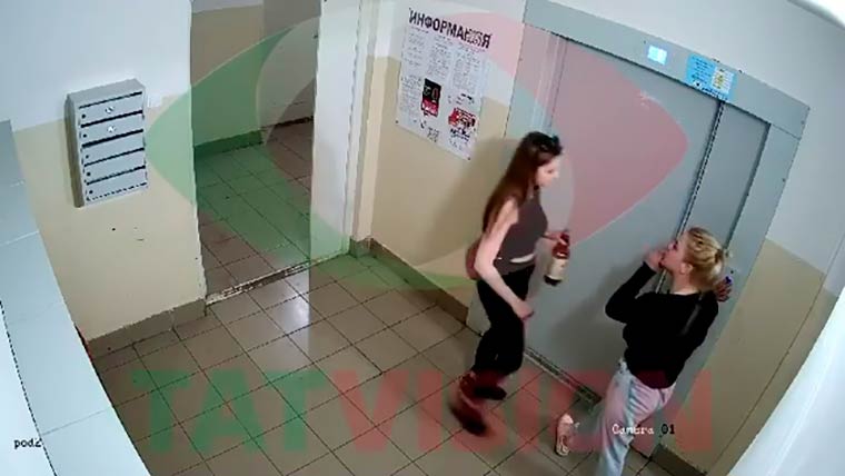 В Нижнекамске молодые девушки ограбили женщину-инвалида