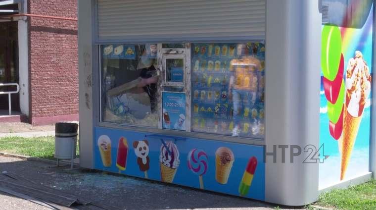 Появились подробности ограбления киоска с мороженым в Нижнекамске
