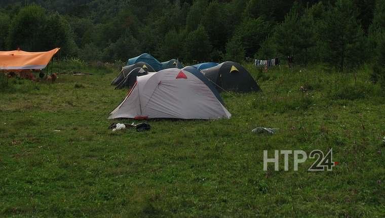 В Новосибирской области подростки из клуба «Юные армейцы» устроили стрельбу в палаточном лагере