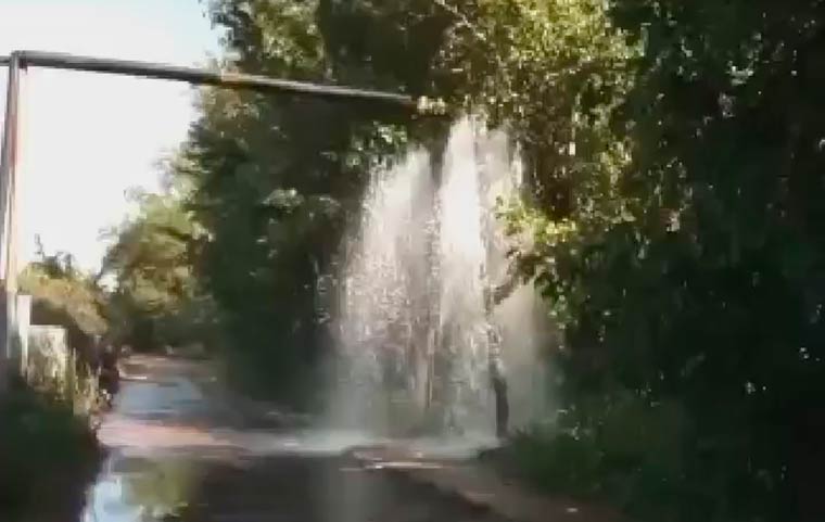 В СНТ под Нижнекамском обнаружили «настоящий водопад»