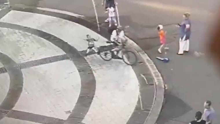 В Татарстане велосипедист сбил ребенка, гуляющего в парке