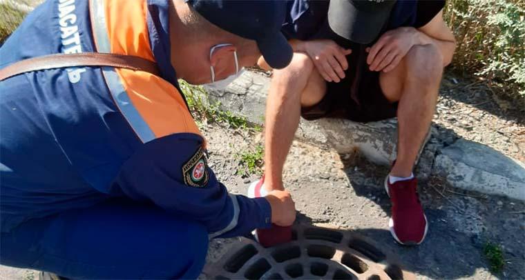 Нога юноши застряла в решётке в одной из ливнёвок в Татарстане