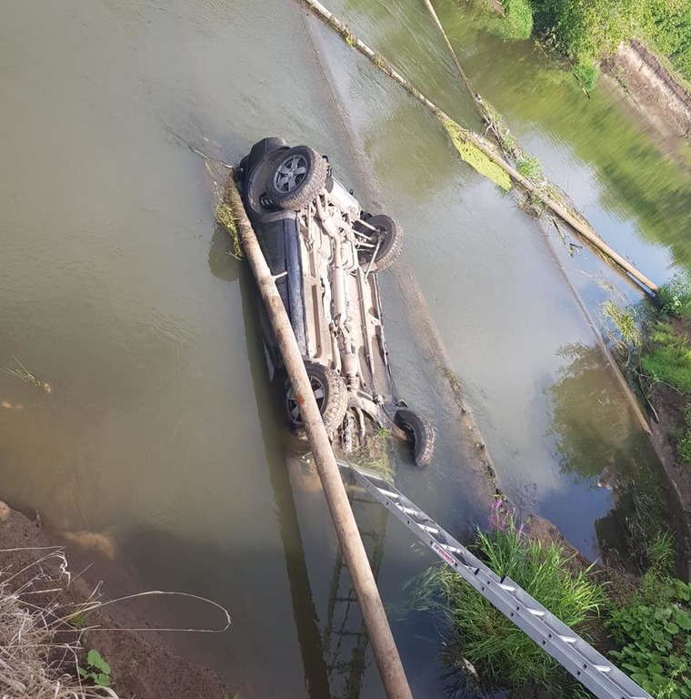 На реке Зай двое мужчин утонули в иномарке