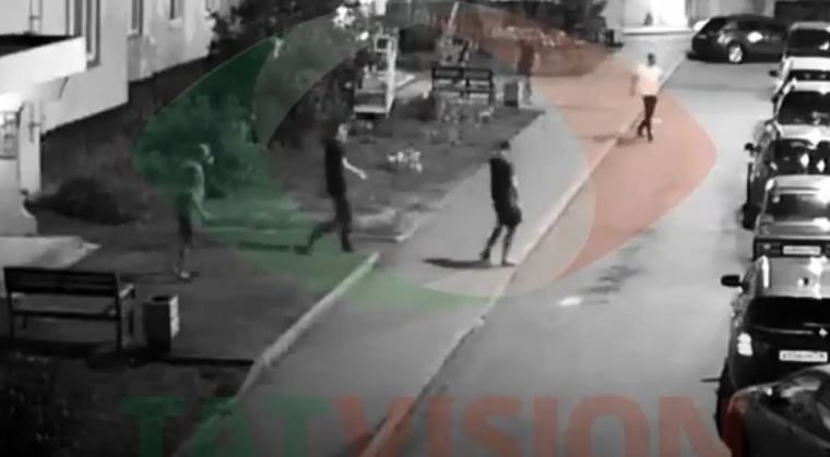 В Нижнекамске парни во время драки разбили стекло припаркованного авто