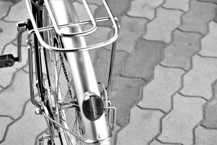Соцсети: в Нижнекамске водитель легковушки сбил велосипедиста и скрылся