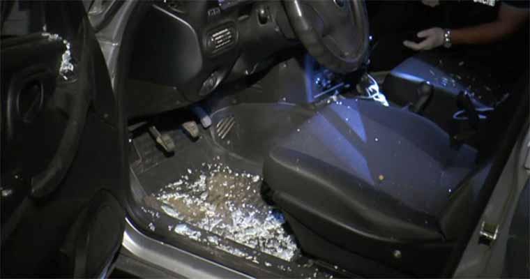 «Гроза стёкол»: Житель Татарстана кирпичом выбил окно машины