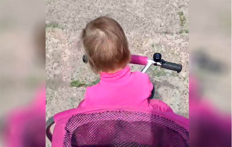 Жительница Нижнекамска сняла на видео, как трясёт её ребенка на плохой дороге