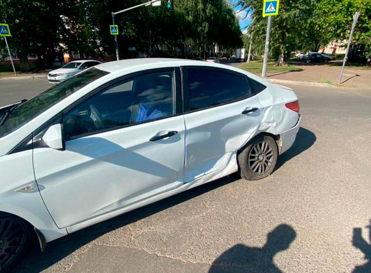 Повреждения иномарки «Hyundai Solaris» в результате ДТП