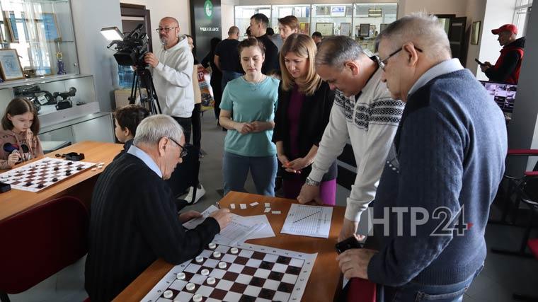 Турнир по шахматам и шашкам среди работников СМИ и их детей в Нижнекамске