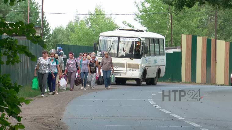 В Нижнекамске дачники ходят пешком на свои участки из-за ремонта дороги возле понтонного моста