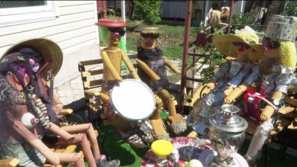 Нижнекамец украшает свой огород фигурами сказочных персонажей - НТР 24