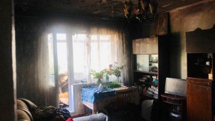 В Казани пожарные спасли из горящей квартиры пенсионерку и её сына