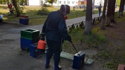 В доме на пр. Строителей в Нижнекамске, где завелись полчища тараканов, провели дезинсекцию - НТР 24