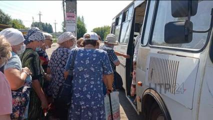 В тесноте и обиде: Нижнекамцы ездят на дачи в переполненных «ПАЗиках» - НТР 24