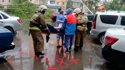 Ураган повалил деревья в Татарстане, пострадали 3 жителя Казани