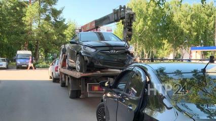 В Нижнекамске после ДТП мужчина вызвал эвакуатор, который увез его авто в неизвестном направлении