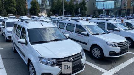 Президент Татарстана вручил фельдшерам райбольниц ключи от 90 новых автомобилей