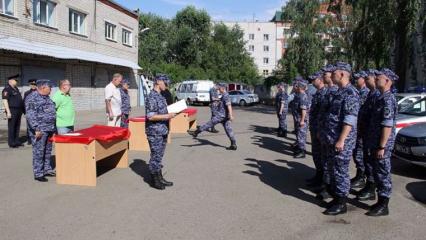В Казани приняли присягу молодые сотрудники вневедомственной охраны Росгвардии