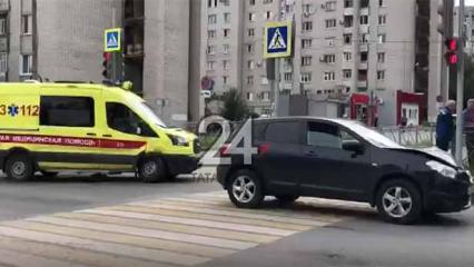 В Татарстане столкнулись карета скорой помощи и внедорожник