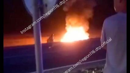 В Татарстане после аварии на трассе загорелся автомобиль - НТР 24
