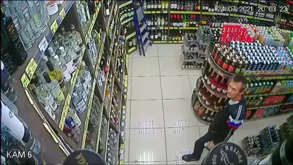 Полицейские ищут в Нижнекамске мужчину с флагом России - НТР 24